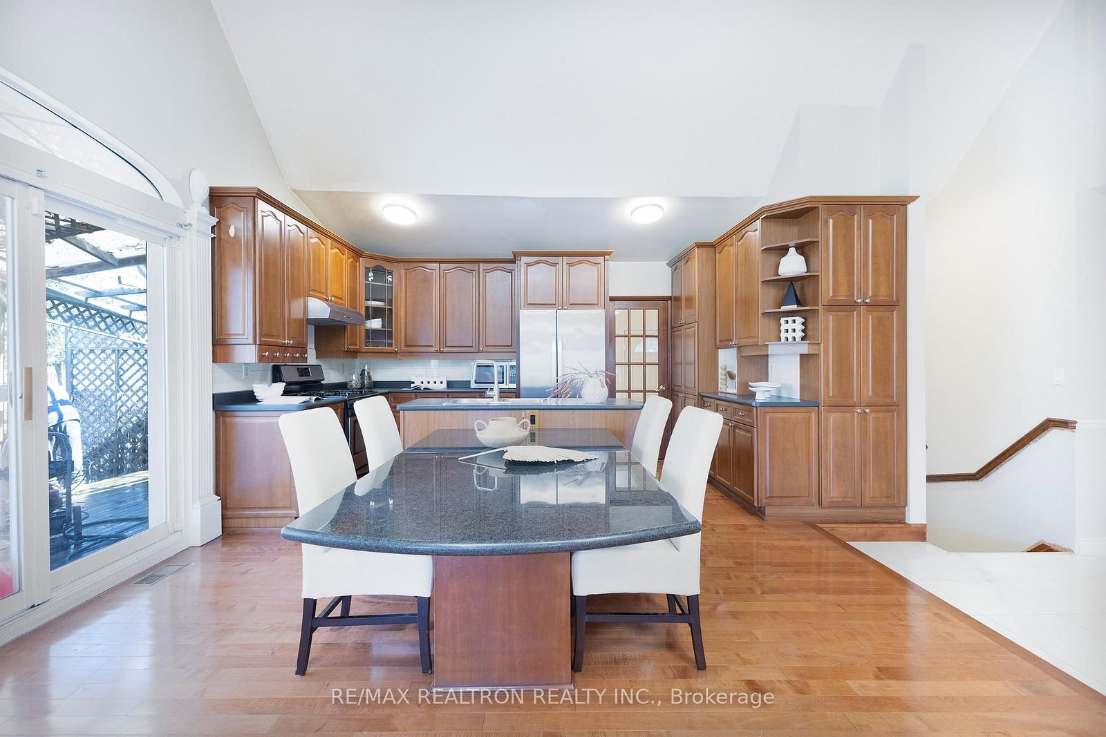 Detached House for sale at 142 Hillsview Drive, Richmond Hill, Ontario, L4C 1T2 - Observatory - MLS: N12981042