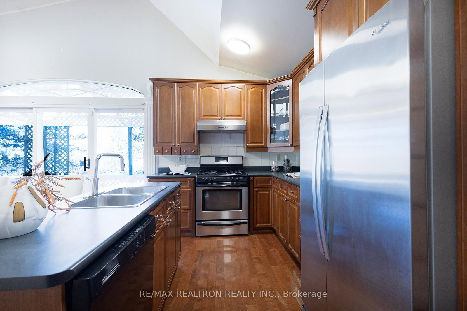 Detached House for sale at 142 Hillsview Drive, Richmond Hill, Ontario, L4C 1T2 - Observatory - MLS: N12981042