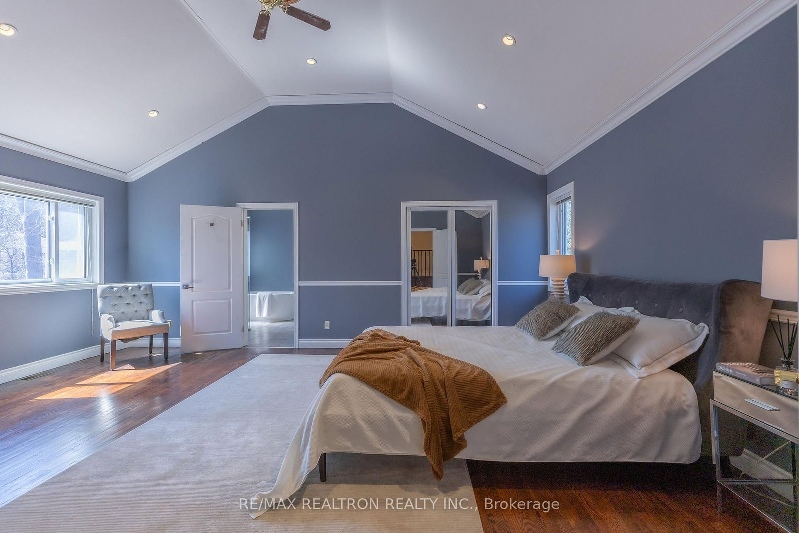 Detached House for sale at 142 Hillsview Drive, Richmond Hill, Ontario, L4C 1T2 - Observatory - MLS: N12981042