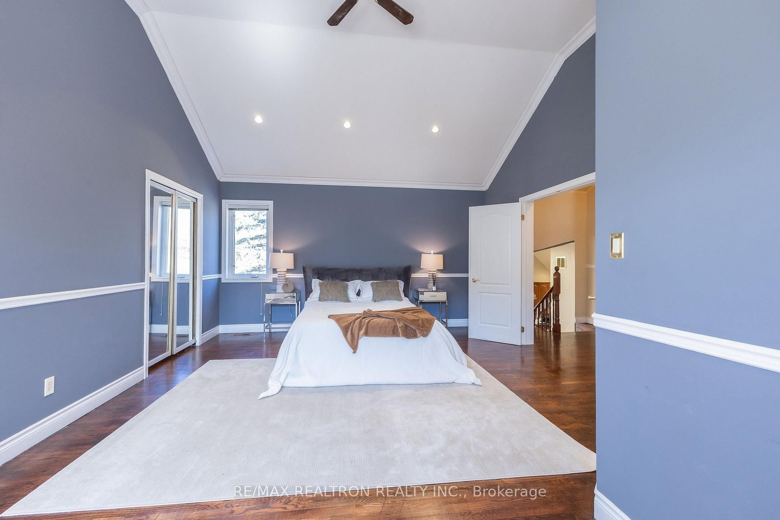 Detached House for sale at 142 Hillsview Drive, Richmond Hill, Ontario, L4C 1T2 - Observatory - MLS: N12981042