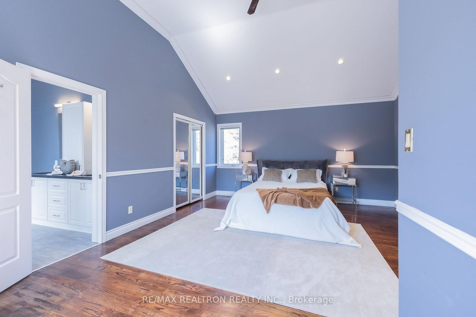 Detached House for sale at 142 Hillsview Drive, Richmond Hill, Ontario, L4C 1T2 - Observatory - MLS: N12981042