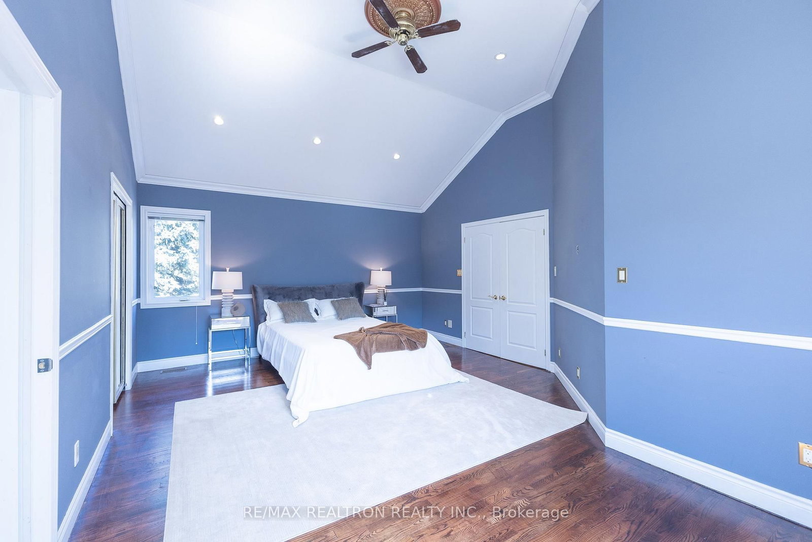 Detached House for sale at 142 Hillsview Drive, Richmond Hill, Ontario, L4C 1T2 - Observatory - MLS: N12981042