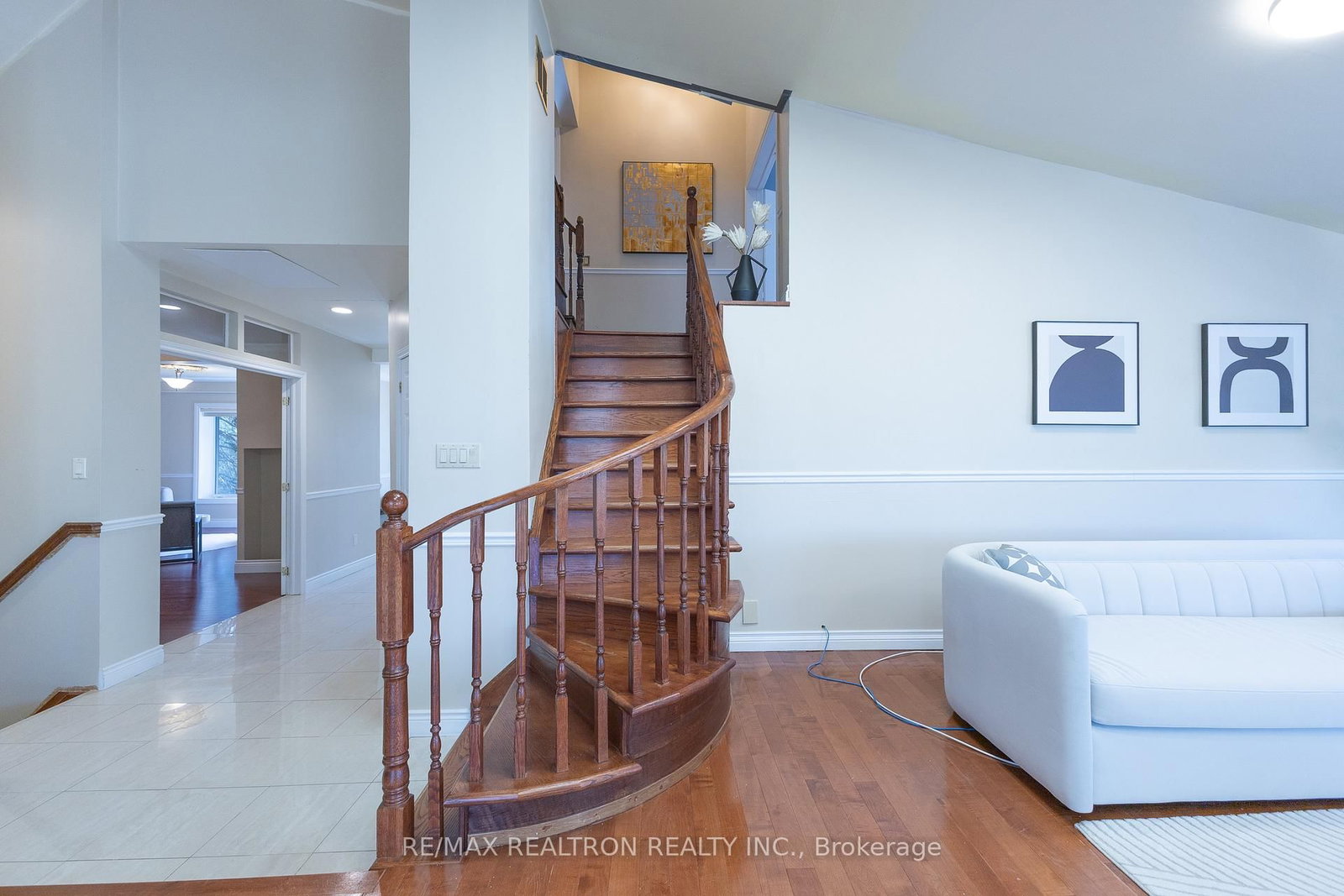 Detached House for sale at 142 Hillsview Drive, Richmond Hill, Ontario, L4C 1T2 - Observatory - MLS: N12981042