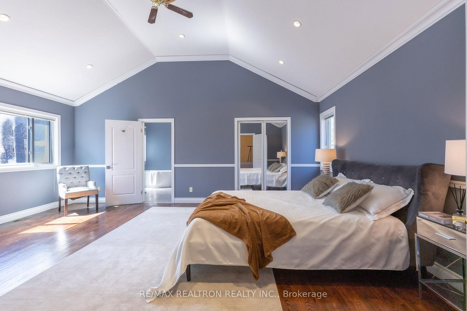 Detached House for sale at 142 Hillsview Drive, Richmond Hill, Ontario, L4C 1T2 - Observatory - MLS: N12981042