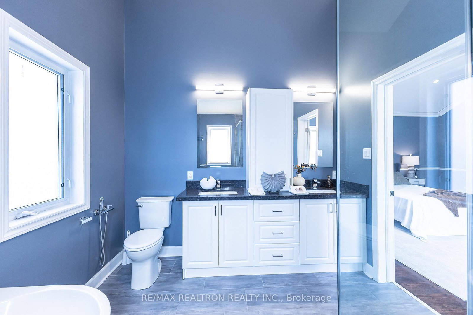 Detached House for sale at 142 Hillsview Drive, Richmond Hill, Ontario, L4C 1T2 - Observatory - MLS: N12981042