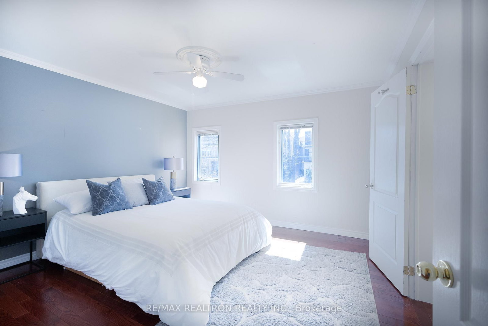 Detached House for sale at 142 Hillsview Drive, Richmond Hill, Ontario, L4C 1T2 - Observatory - MLS: N12981042