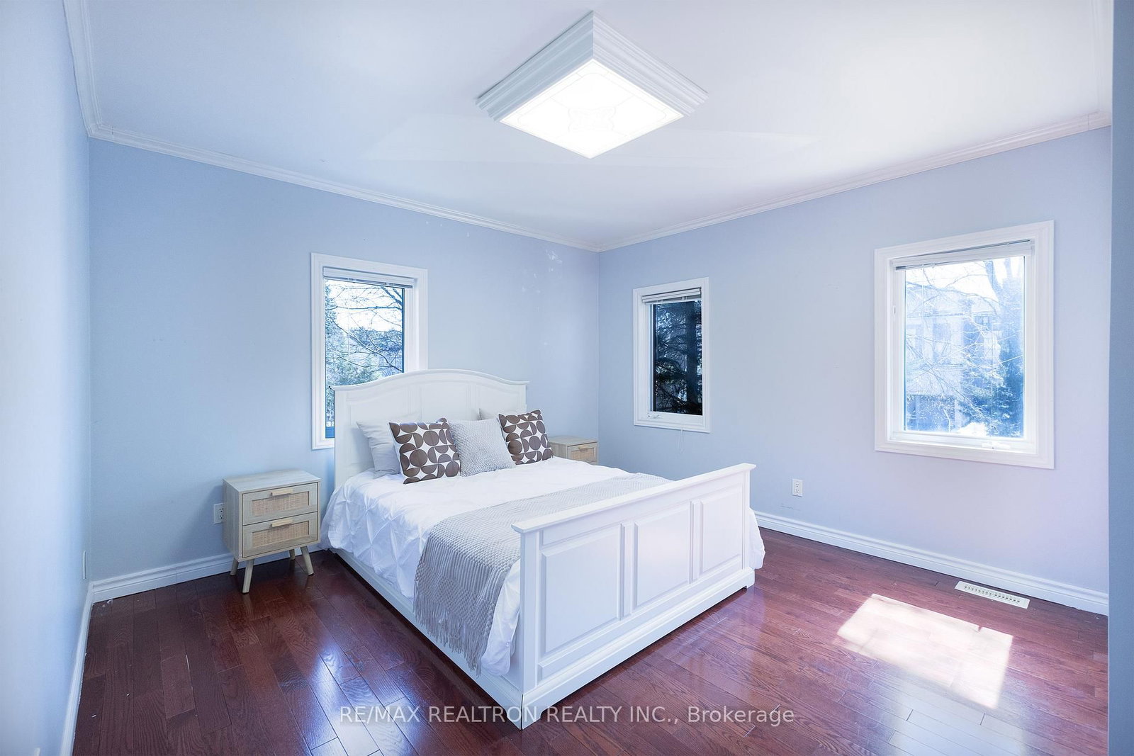 Detached House for sale at 142 Hillsview Drive, Richmond Hill, Ontario, L4C 1T2 - Observatory - MLS: N12981042