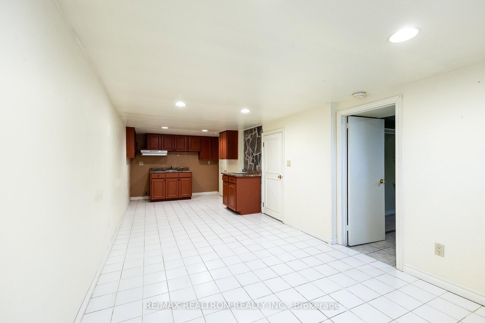 Detached House for sale at 142 Hillsview Drive, Richmond Hill, Ontario, L4C 1T2 - Observatory - MLS: N12981042