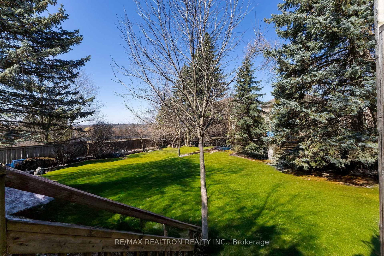 Detached House for sale at 142 Hillsview Drive, Richmond Hill, Ontario, L4C 1T2 - Observatory - MLS: N12981042