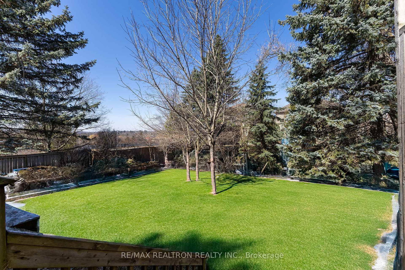 Detached House for sale at 142 Hillsview Drive, Richmond Hill, Ontario, L4C 1T2 - Observatory - MLS: N12981042