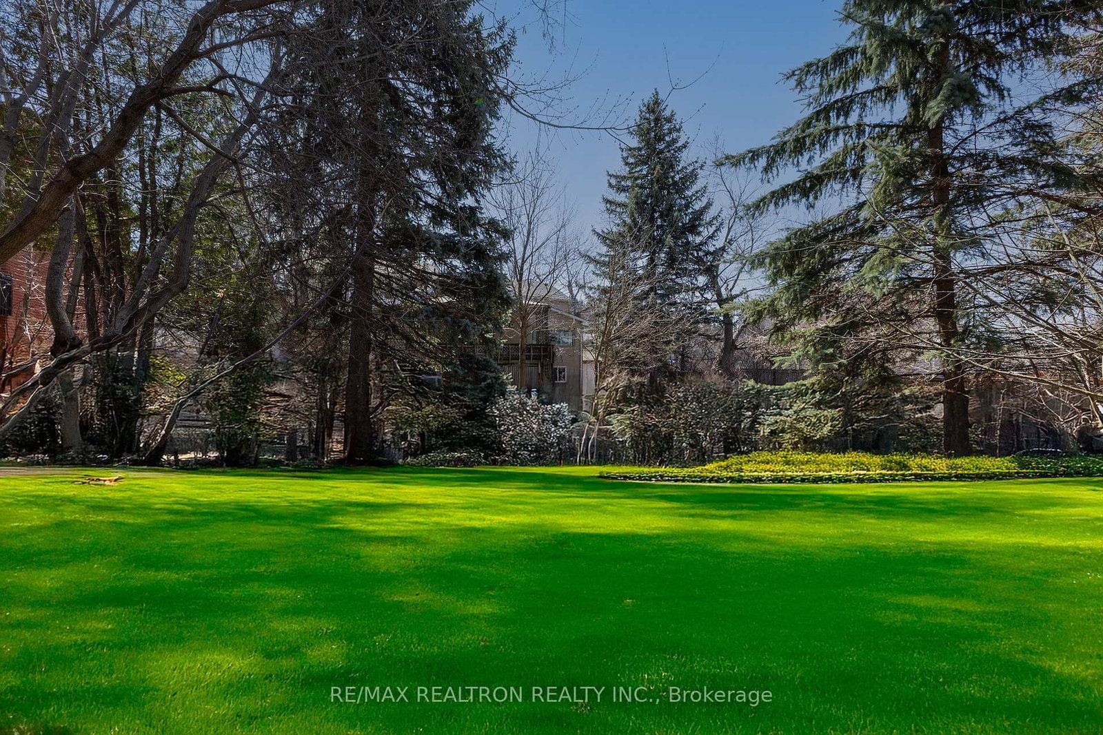 Detached House for sale at 142 Hillsview Drive, Richmond Hill, Ontario, L4C 1T2 - Observatory - MLS: N12981042