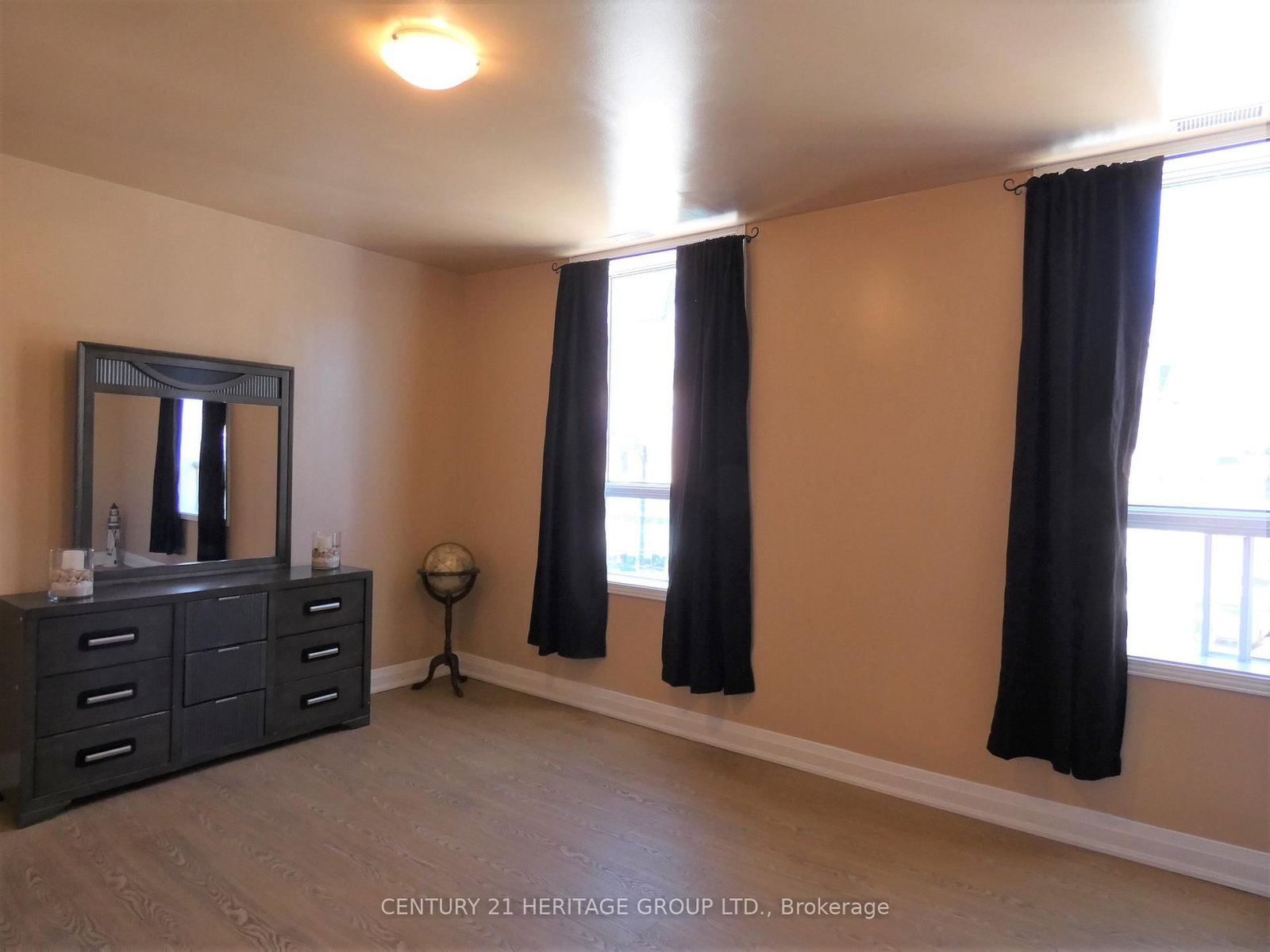 201 Main Street S, Unit 1 - Photo 2