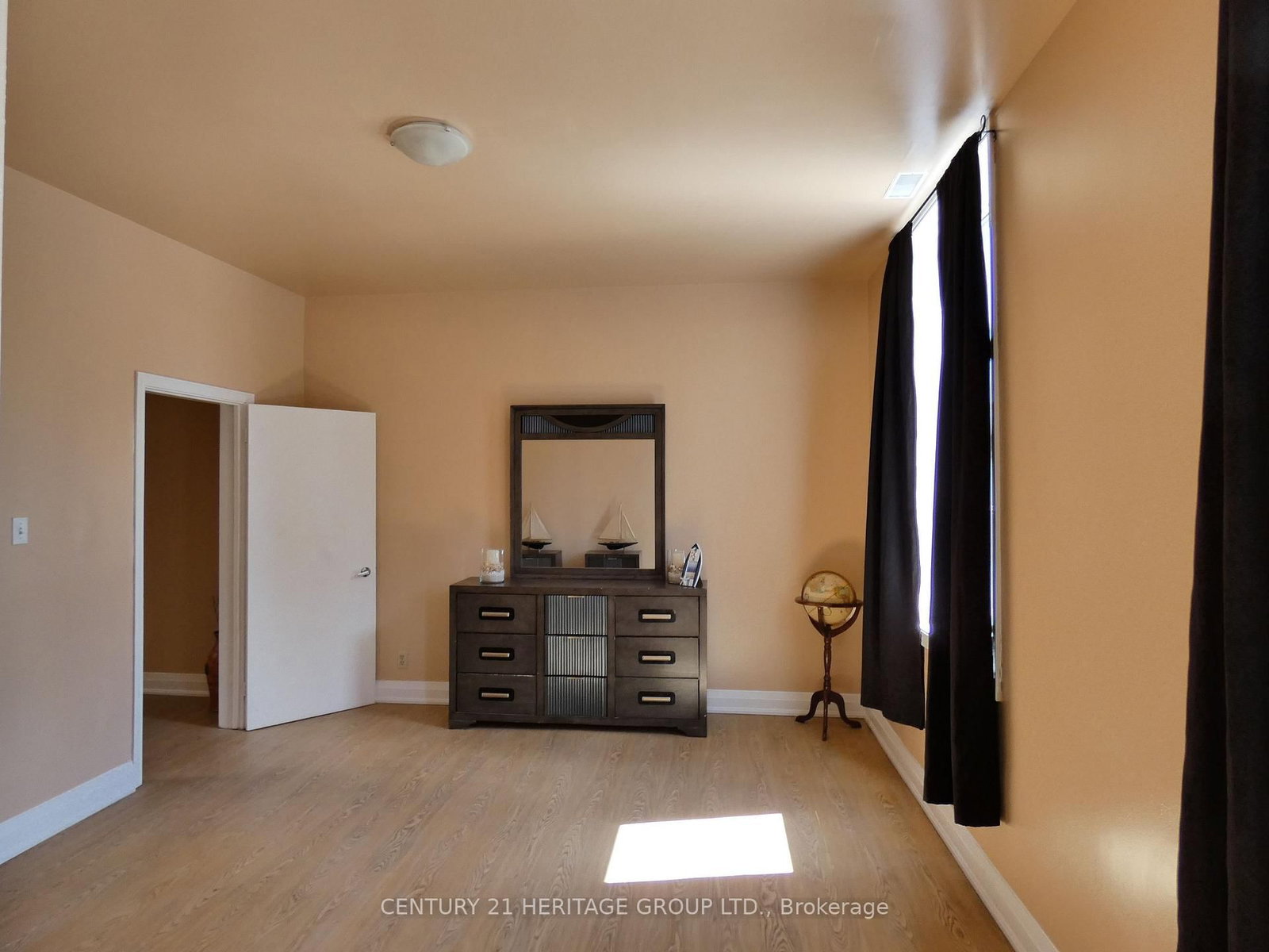 201 Main Street S, Unit 1 - Photo 3