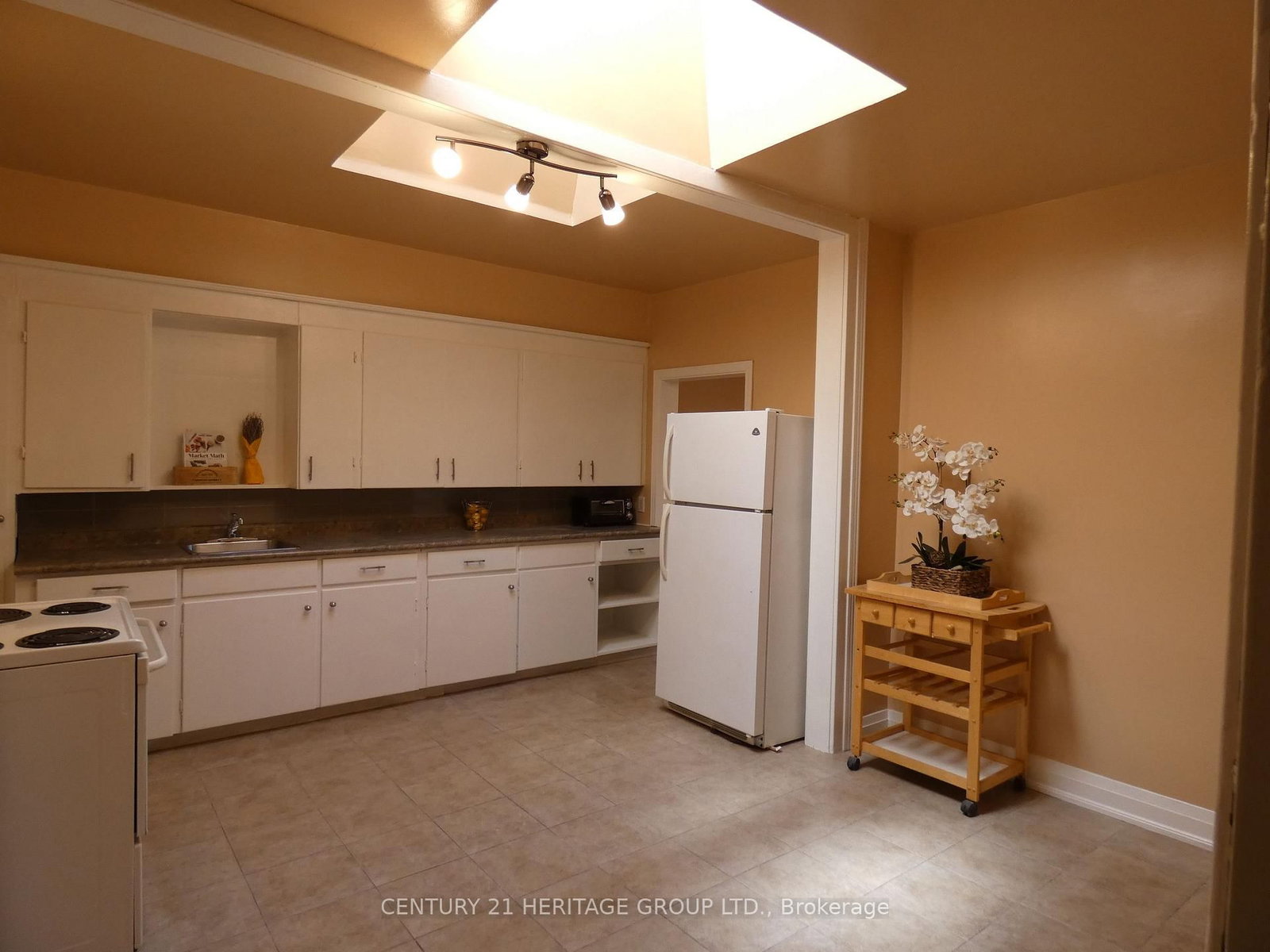 201 Main Street S, Unit 1 - Photo 5