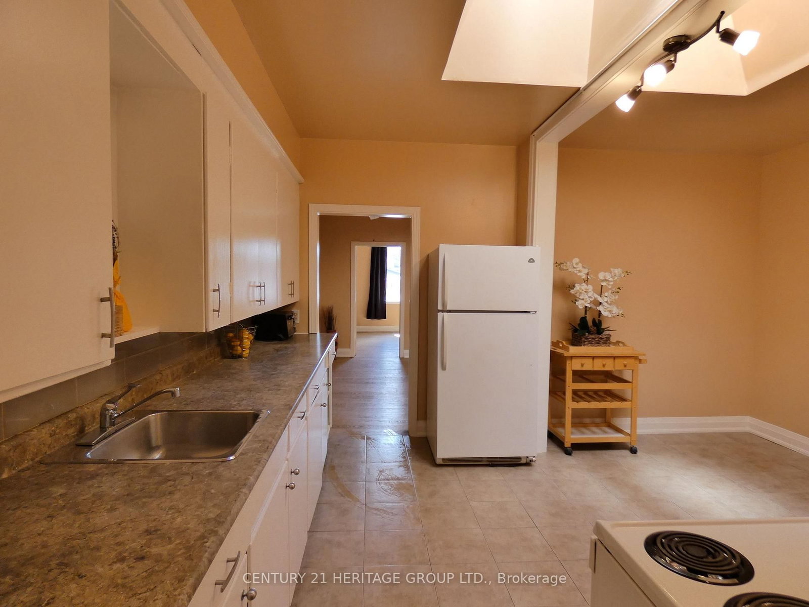 201 Main Street S, Unit 1 - Photo 6