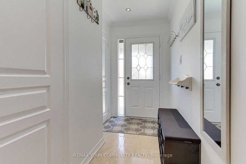 45 Harmony Rd, Vaughan, L4K 5G5 | Image 2