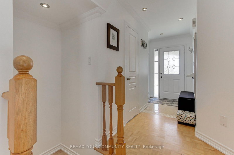 45 Harmony Rd, Vaughan, L4K 5G5 | Image 3