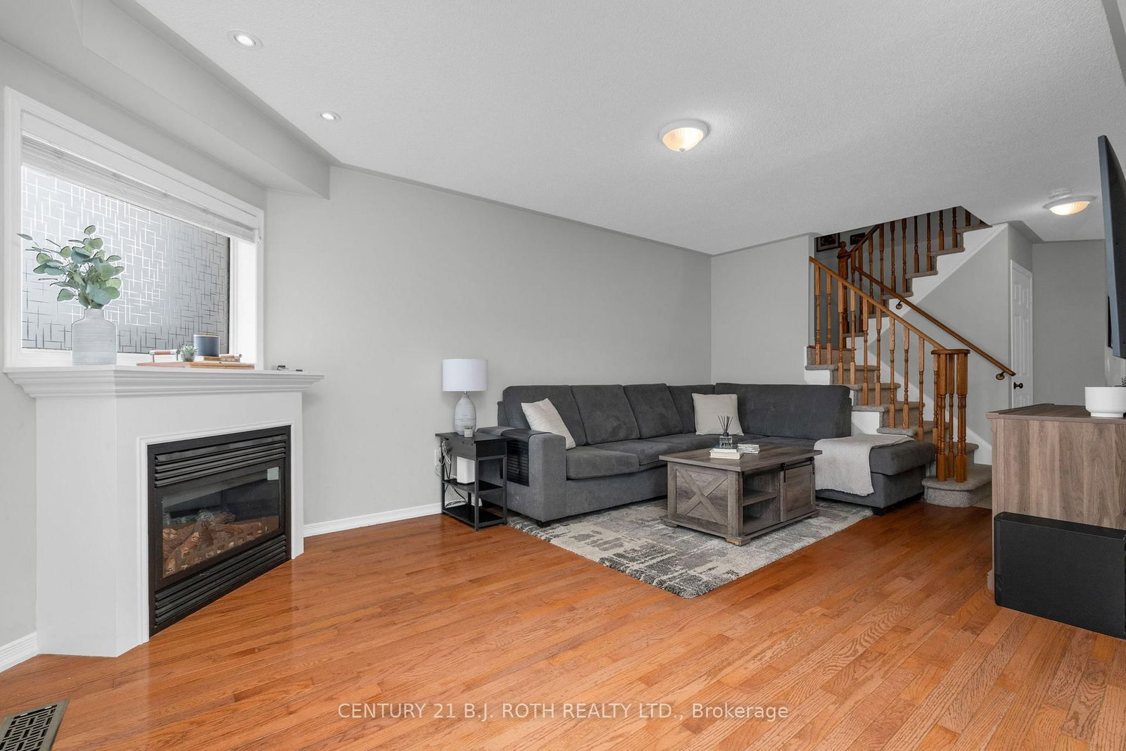 Townhouse for sale at 35 Mccann Lane, Essa, Ontario, L0M 1B4 - Angus - MLS: N12981600