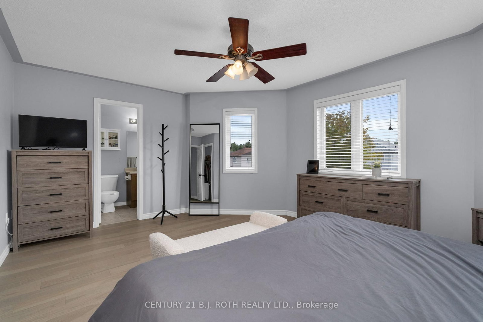 Townhouse for sale at 35 Mccann Lane, Essa, Ontario, L0M 1B4 - Angus - MLS: N12981600