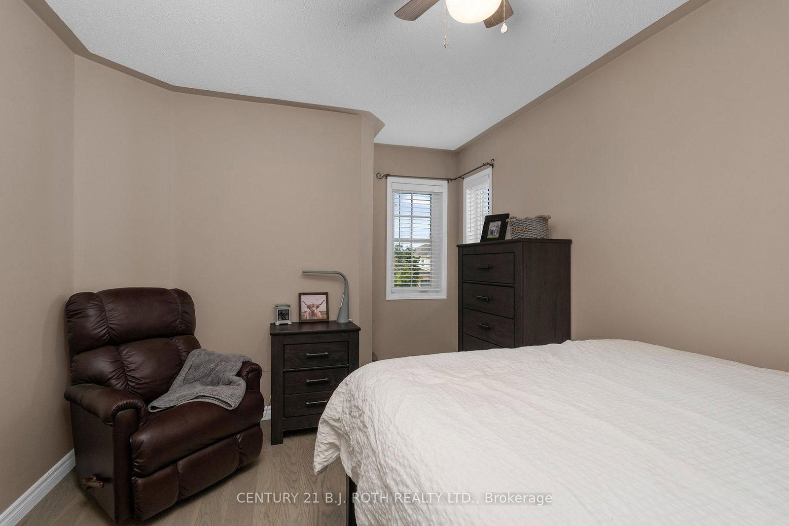 Townhouse for sale at 35 Mccann Lane, Essa, Ontario, L0M 1B4 - Angus - MLS: N12981600