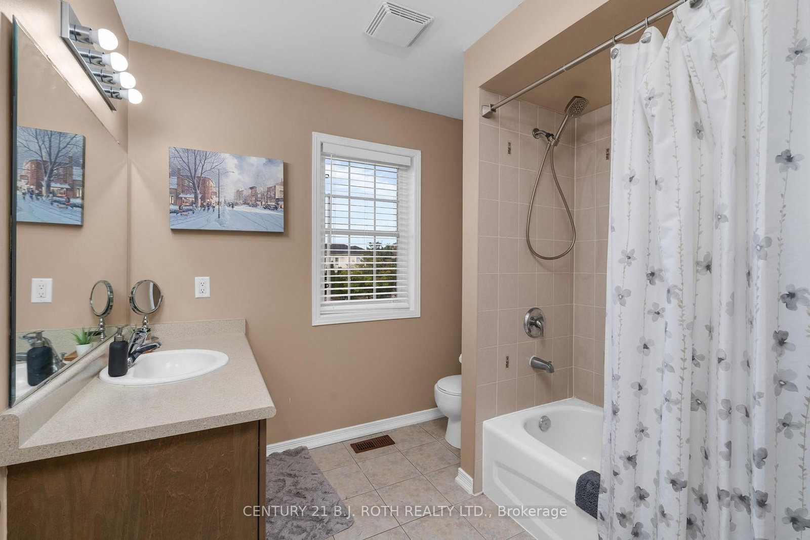 Townhouse for sale at 35 Mccann Lane, Essa, Ontario, L0M 1B4 - Angus - MLS: N12981600