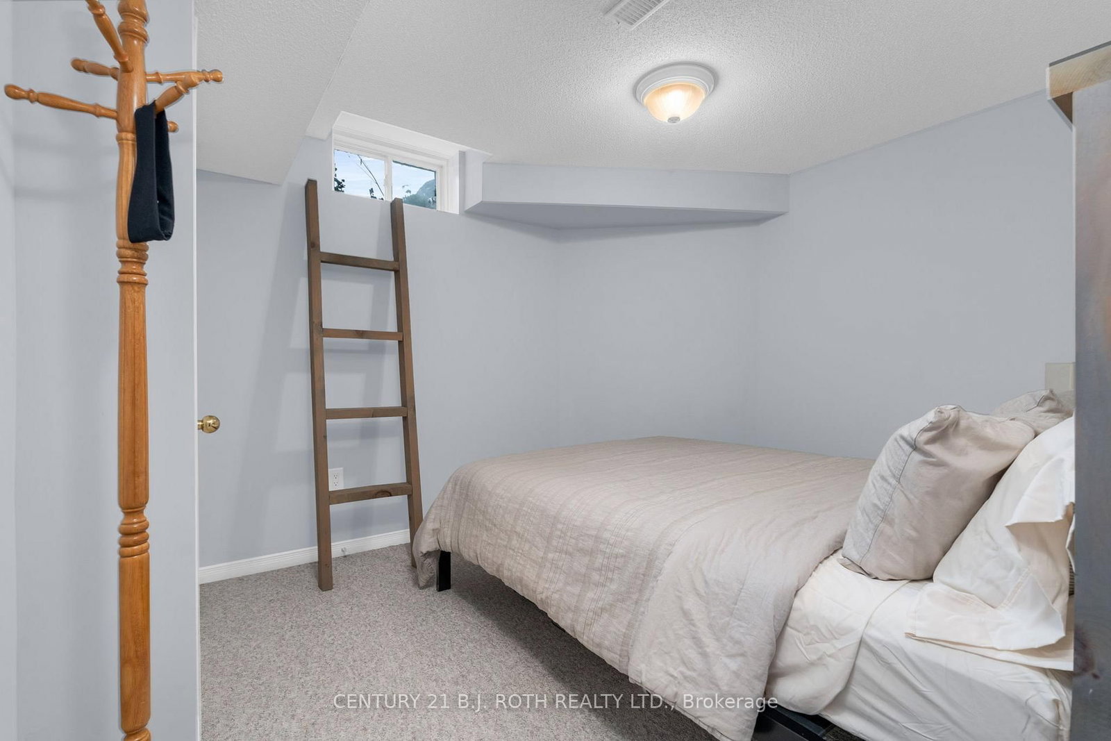 Townhouse for sale at 35 Mccann Lane, Essa, Ontario, L0M 1B4 - Angus - MLS: N12981600