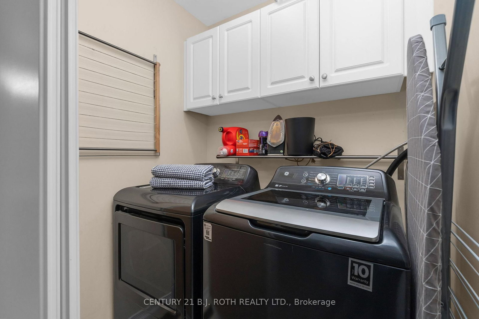 Townhouse for sale at 35 Mccann Lane, Essa, Ontario, L0M 1B4 - Angus - MLS: N12981600