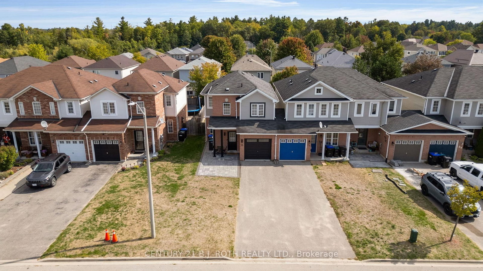 Townhouse for sale at 35 Mccann Lane, Essa, Ontario, L0M 1B4 - Angus - MLS: N12981600