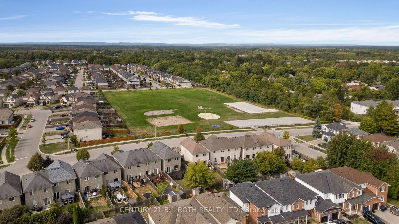 Townhouse for sale at 35 Mccann Lane, Essa, Ontario, L0M 1B4 - Angus - MLS: N12981600