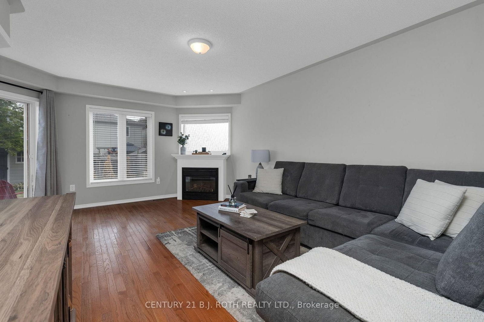 Townhouse for sale at 35 Mccann Lane, Essa, Ontario, L0M 1B4 - Angus - MLS: N12981600