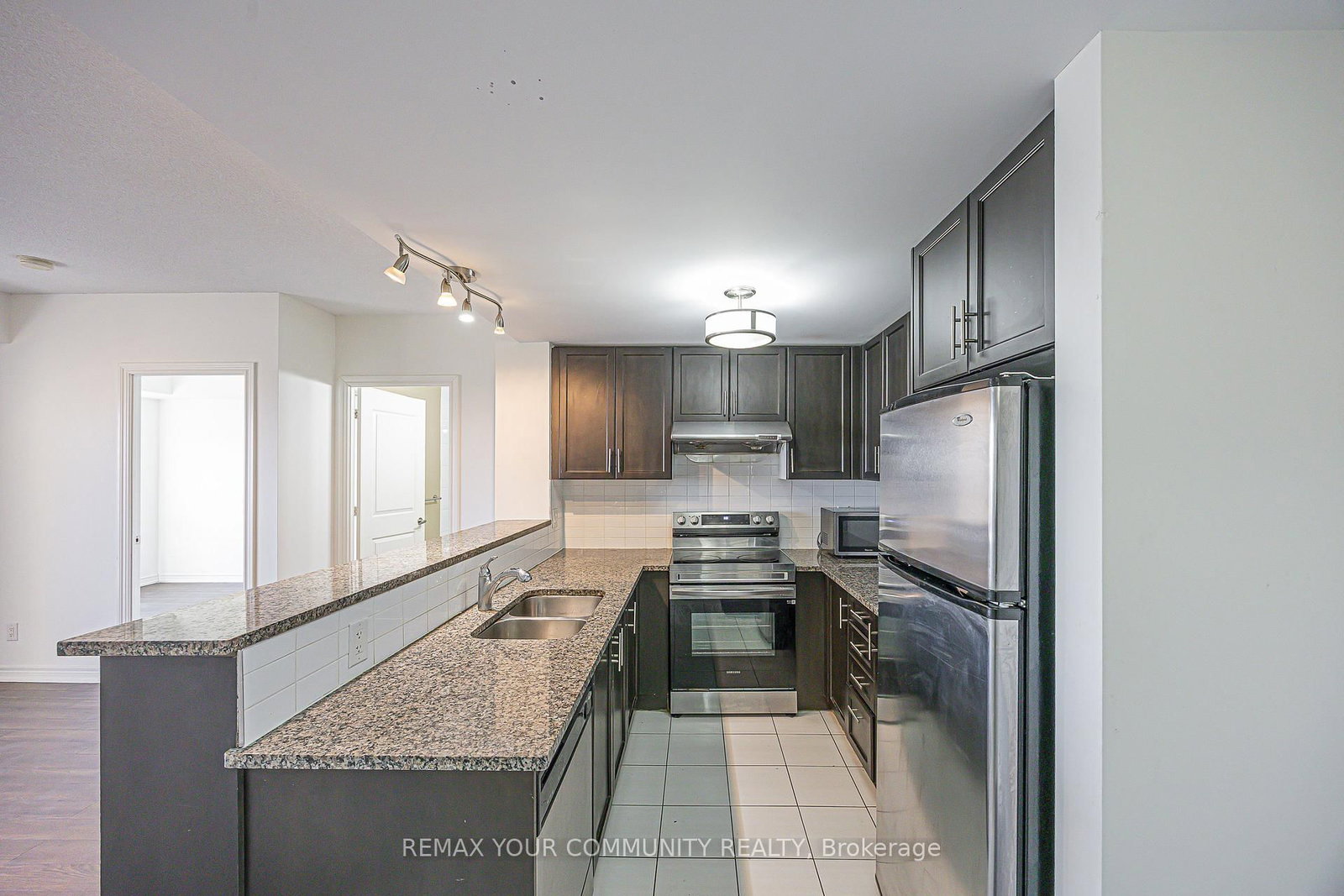 9245 Jane Street, Unit 1007 - Photo 10