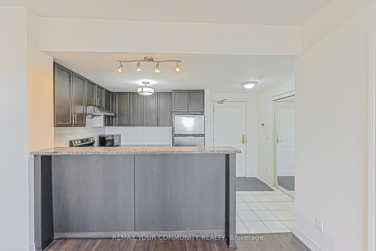 9245 Jane Street, Unit 1007 - Photo 7