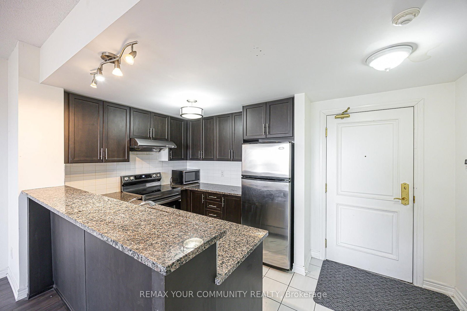 9245 Jane Street, Unit 1007 - Photo 8