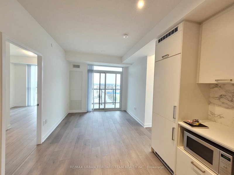 1016 - 10 Honeycrisp Cres, Vaughan, L4K 0M7 | Image 2