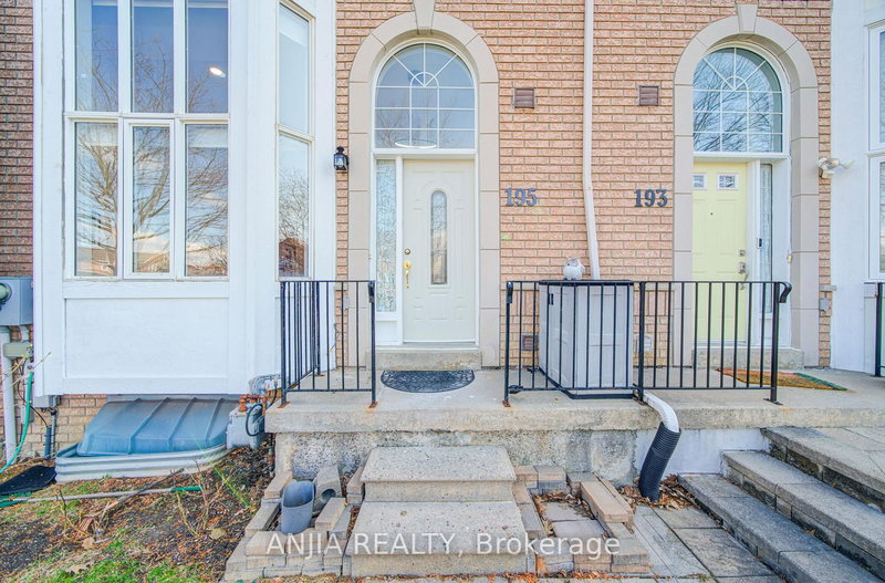 195 Shirley Dr, Richmond Hill, L4S 1T3 | Image 3