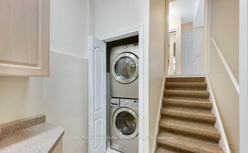 Lower - 166 Sail Cres, Vaughan, L6A 2Z2 | Image 2