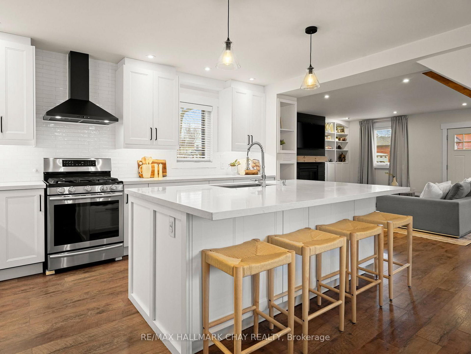 Detached House for sale at 70 Church Street, New Tecumseth, Ontario, L9R 1S7 - Alliston - MLS: N12982072