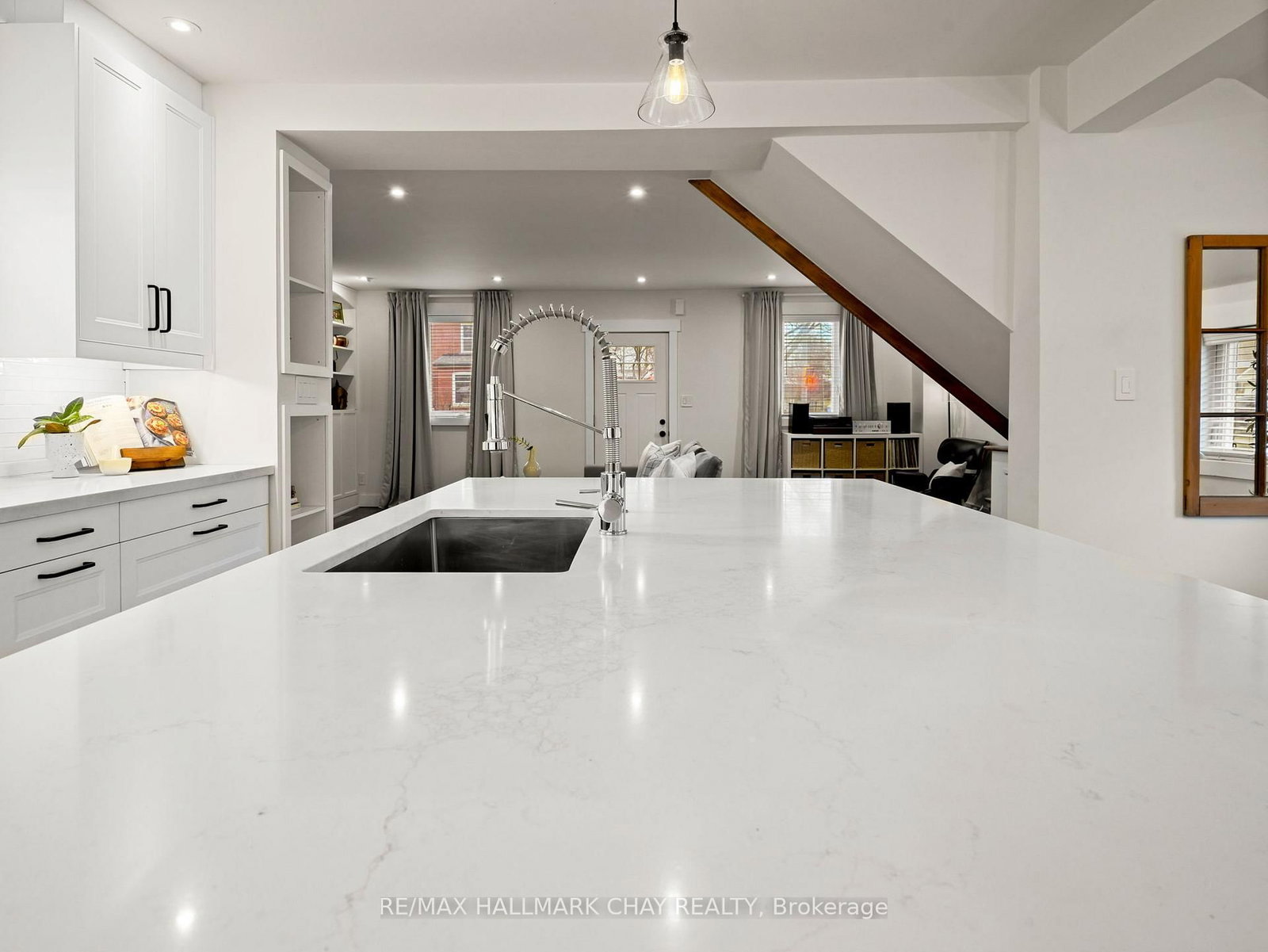 Detached House for sale at 70 Church Street, New Tecumseth, Ontario, L9R 1S7 - Alliston - MLS: N12982072