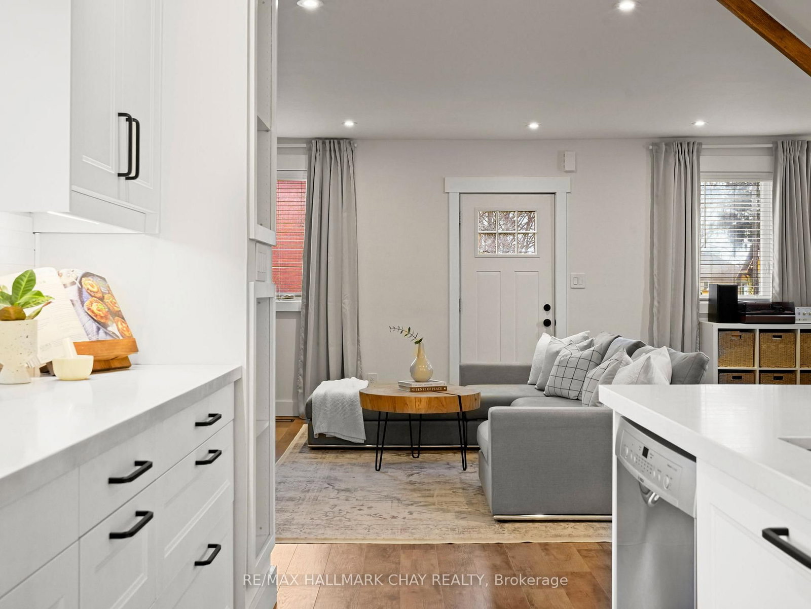 Detached House for sale at 70 Church Street, New Tecumseth, Ontario, L9R 1S7 - Alliston - MLS: N12982072