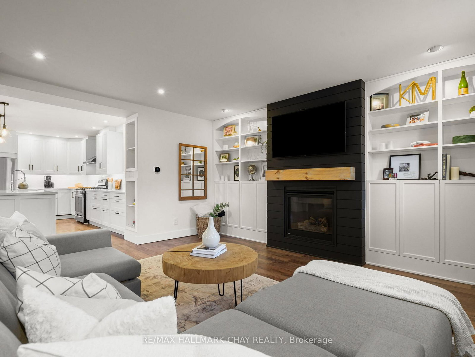 Detached House for sale at 70 Church Street, New Tecumseth, Ontario, L9R 1S7 - Alliston - MLS: N12982072