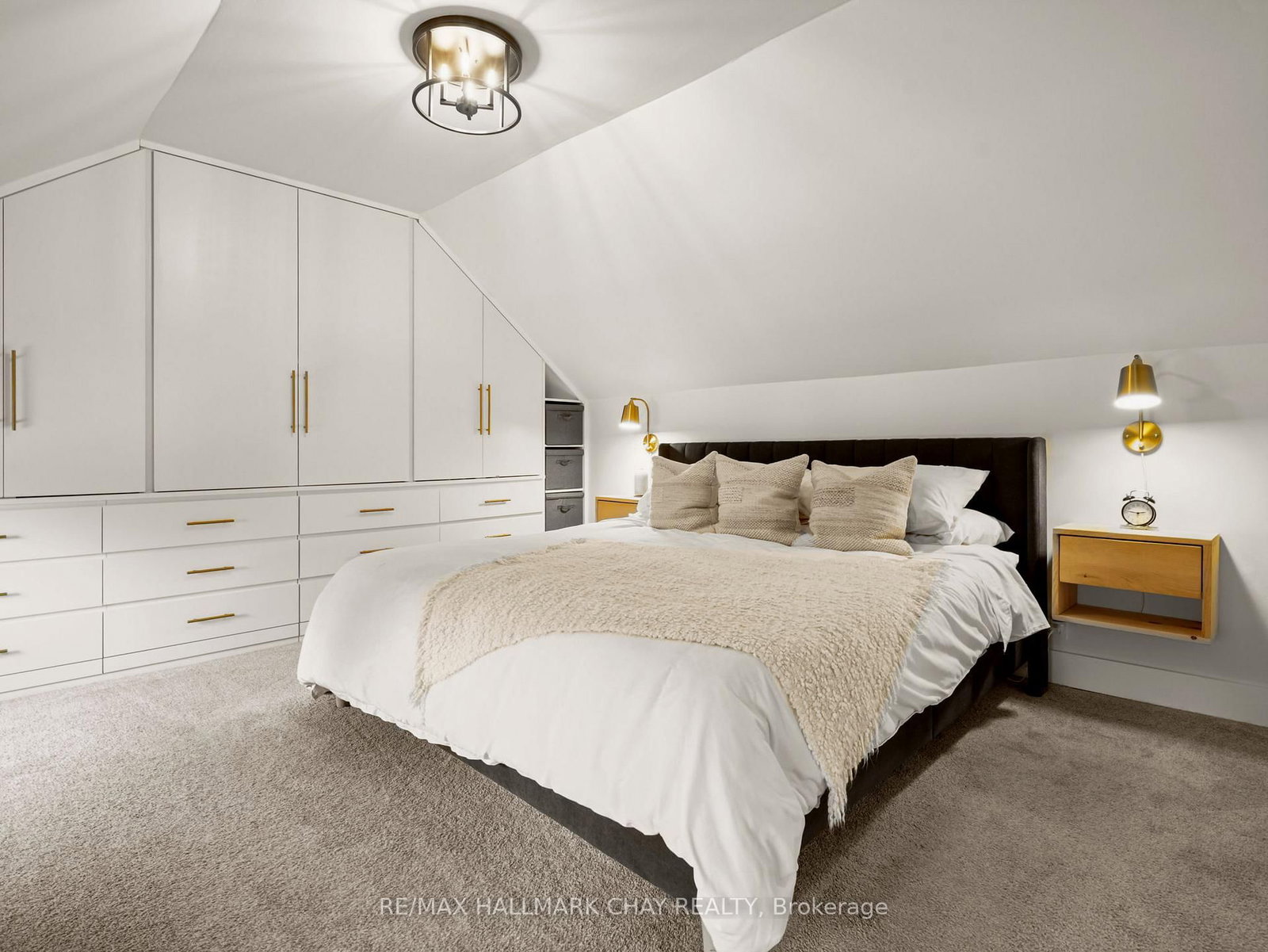 Detached House for sale at 70 Church Street, New Tecumseth, Ontario, L9R 1S7 - Alliston - MLS: N12982072