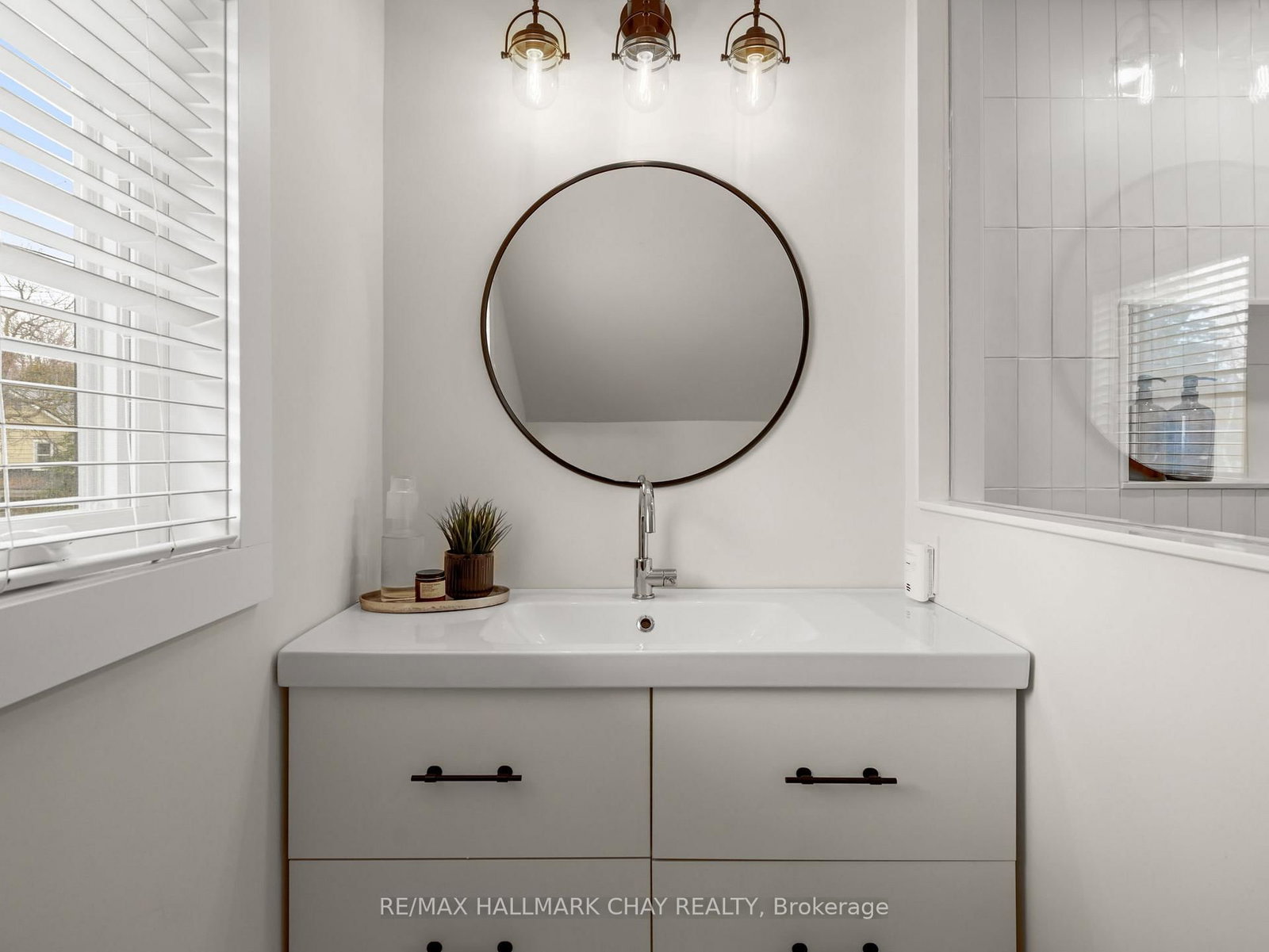 Detached House for sale at 70 Church Street, New Tecumseth, Ontario, L9R 1S7 - Alliston - MLS: N12982072