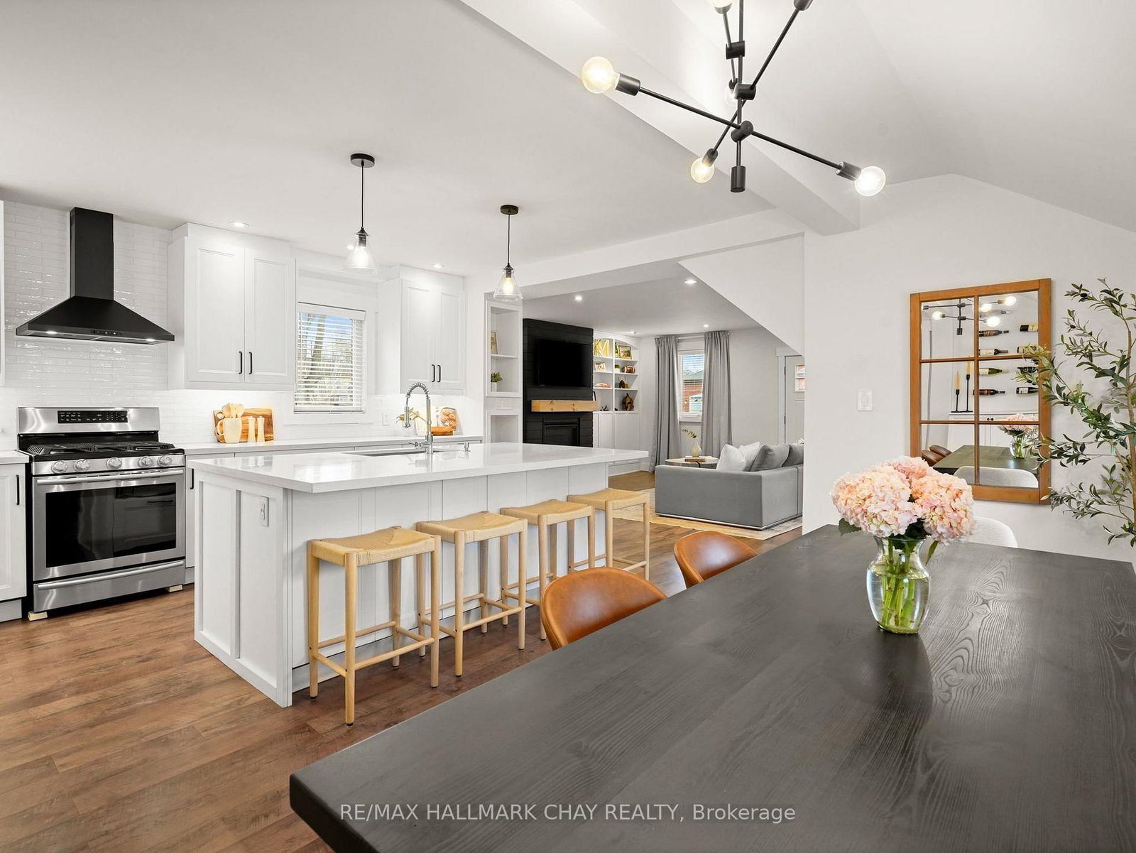 Detached House for sale at 70 Church Street, New Tecumseth, Ontario, L9R 1S7 - Alliston - MLS: N12982072