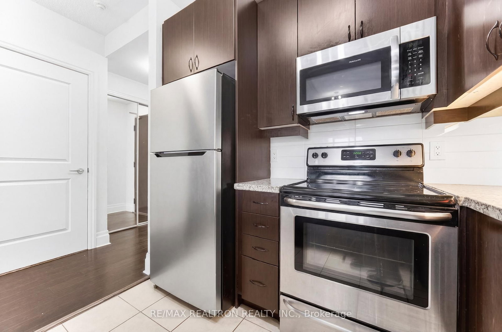 111 Upper Duke Crescent, Unit 303 - Photo 15