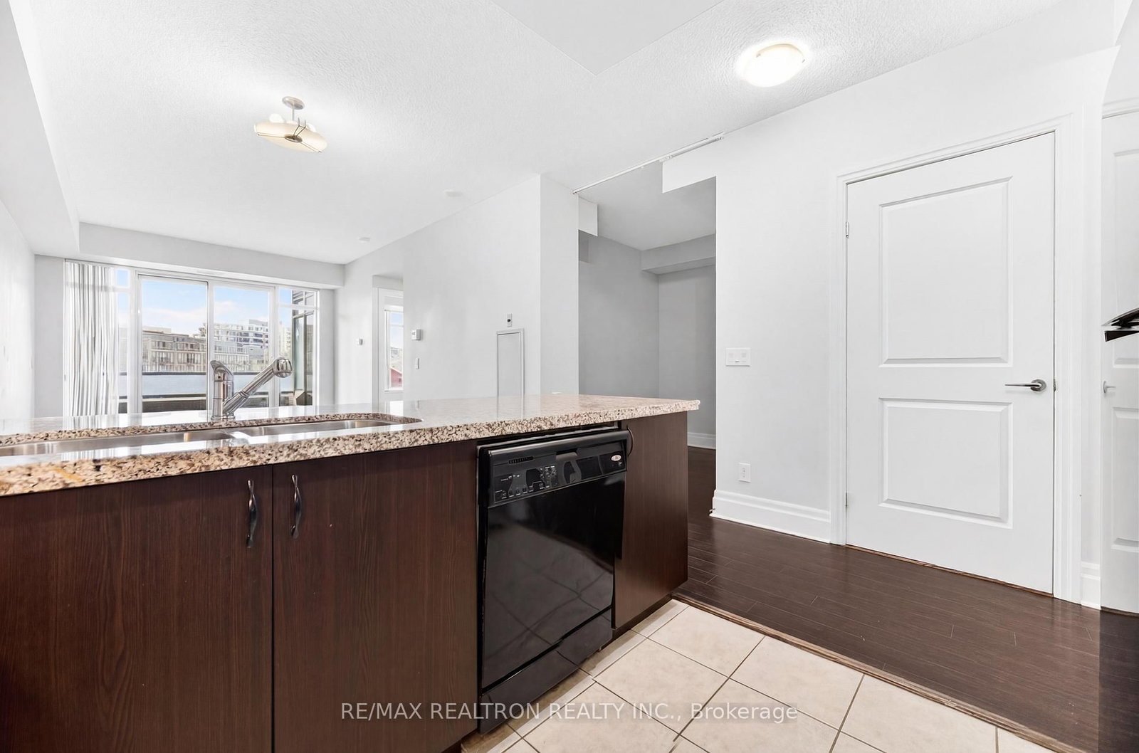 111 Upper Duke Crescent, Unit 303 - Photo 16