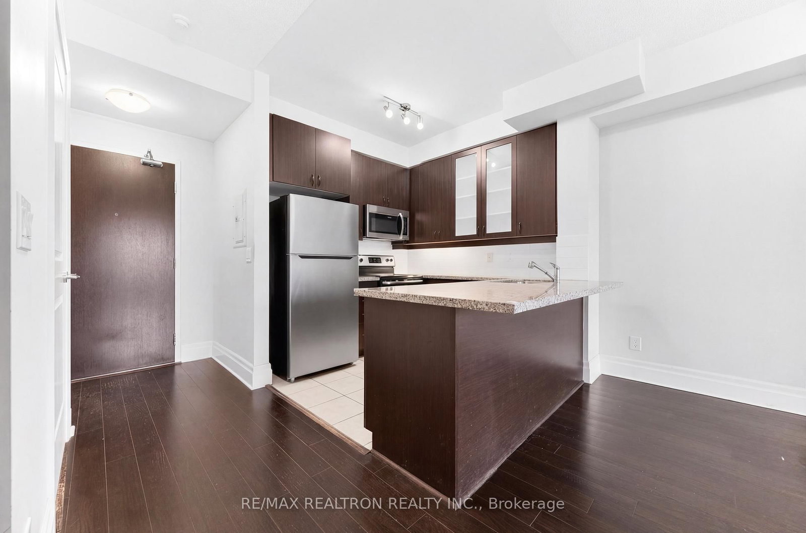 111 Upper Duke Crescent, Unit 303 - Photo 17