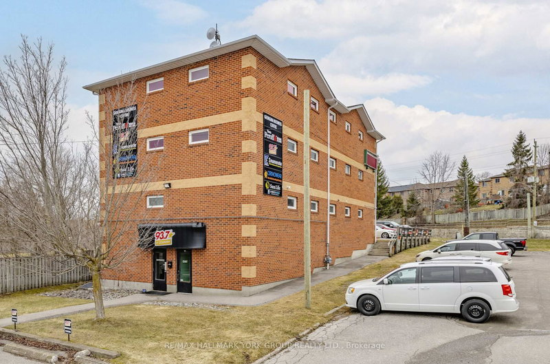 400 - 449 The Queensway S, Georgina, L4P 2C9 | Image 2