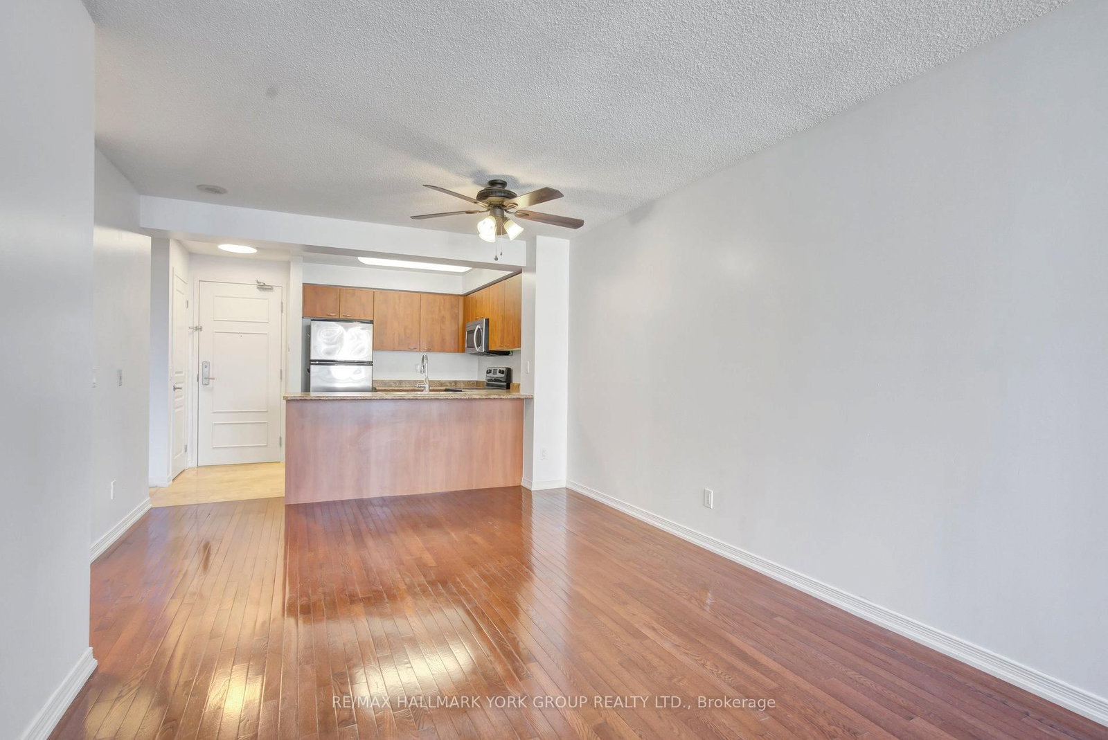 310 Red Maple Road, Unit 407 - Photo 10
