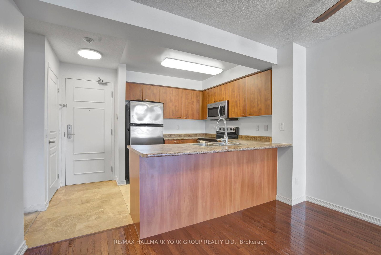 310 Red Maple Road, Unit 407 - Photo 12