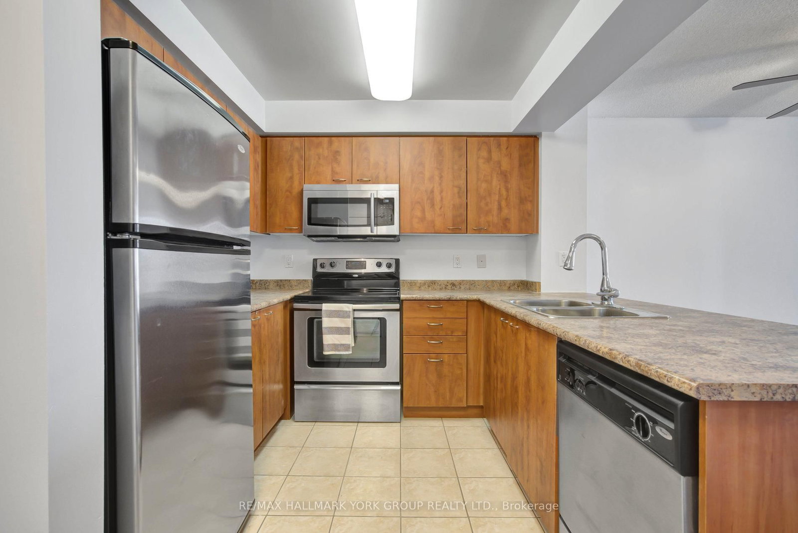 310 Red Maple Road, Unit 407 - Photo 14